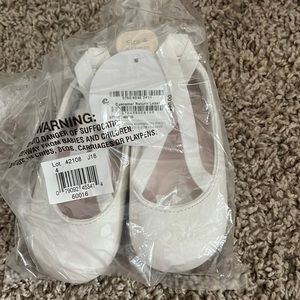 Ballerina style flat.